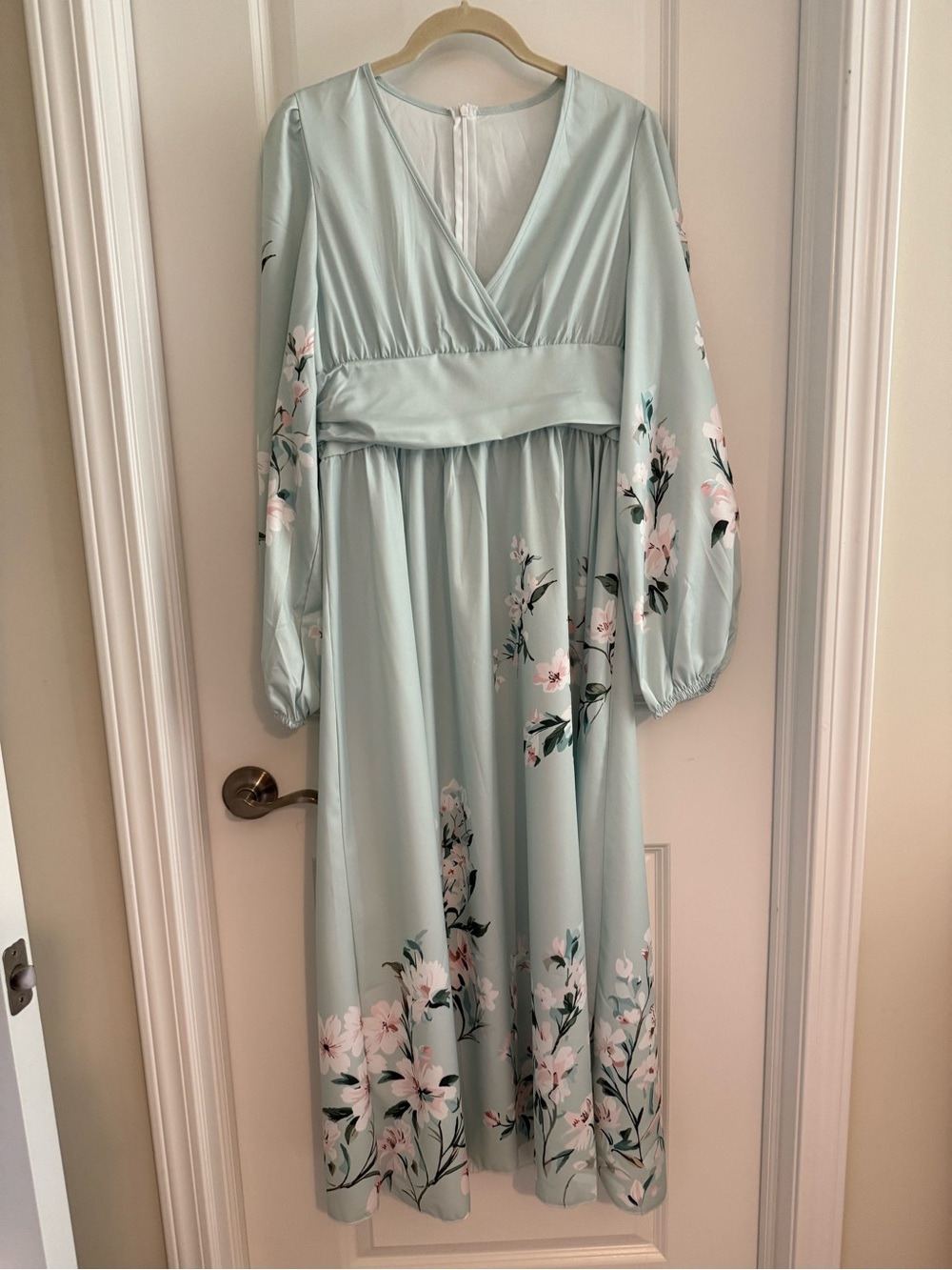NWOT beautiful Mint Floral V-Neck Midi Dress